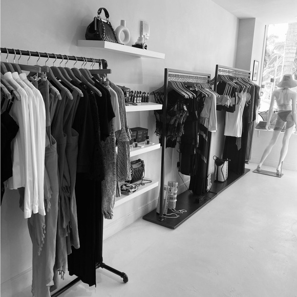 Meet your Posher, Ceci - Picture 3 of 7